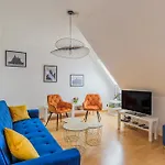 Chez Carine - Ideal Famille, Balcon, Netflix