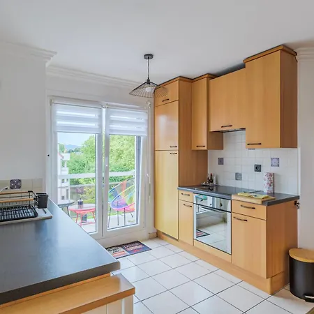 Chez Carine - Ideal Famille, Balcon, Netflix *