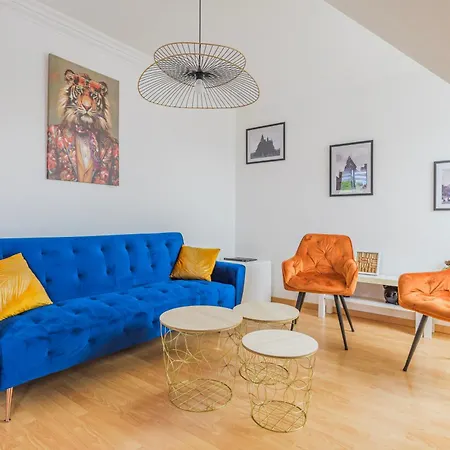 Chez Carine - Ideal Famille, Balcon, Netflix