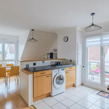 Chez Carine - Ideal Famille, Balcon, Netflix オベルネ