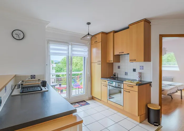 Chez Carine - Ideal Famille, Balcon, Netflix *